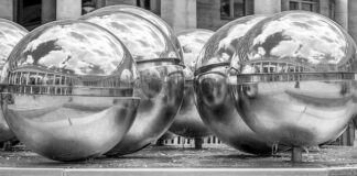 Jaka jest główną funkcją systemu finansowego?